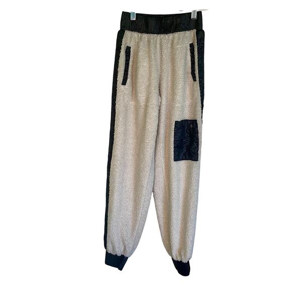 Fabletics Alaska Fleece Jogger Tusk/Black Womens Winter Athletic Pants Size XXS - Picture 2 of 8